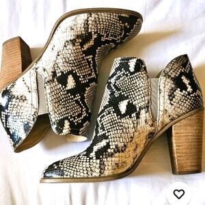 Vince Camuto Famhida Ankle Boots Bootie Womens Sz 8.5M/39 Faux Snakeskin Leather